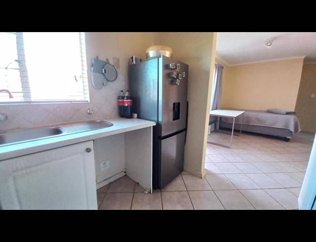 2 BEDROOM PROPERTY TO RENT IN ROOIHUISKRAAL NORTH